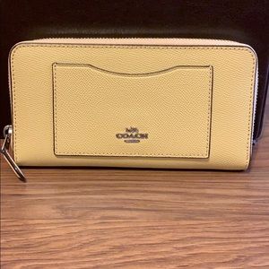 NEW COACH accordion zip wallet
